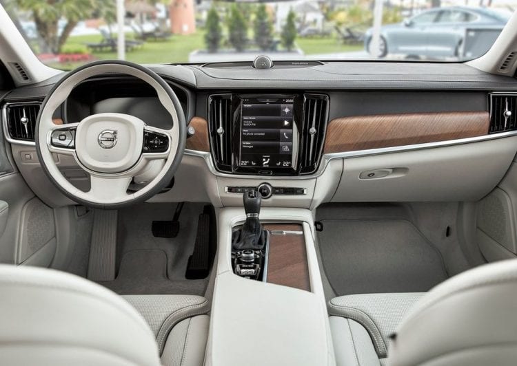 2017 Volvo V90 interior