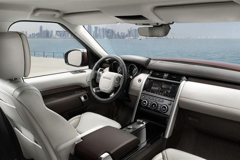 2018 Land Rover Discovery interior