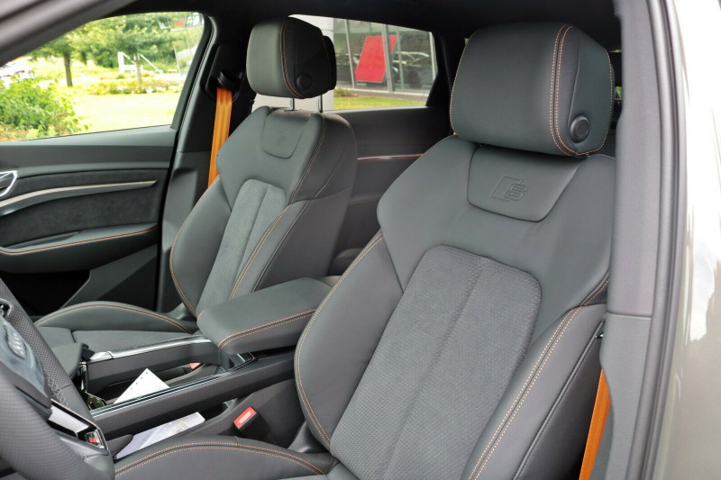 Leather & Alcantara Combo Seats