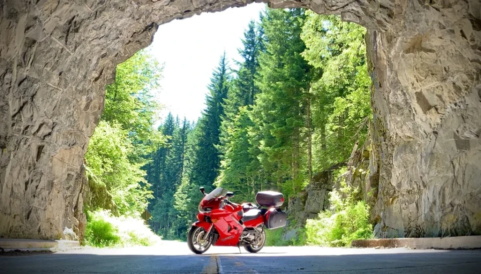 Top Scenic Motorcycle Routes in the US